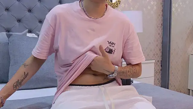 ZoeKrug online show from 09/17/25, 12:07