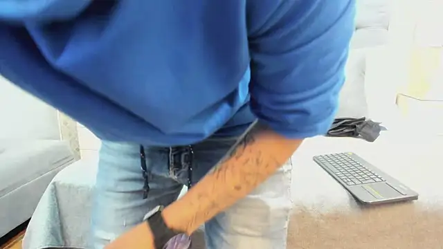 ZoeKrug online show from 10/04/25, 11:52