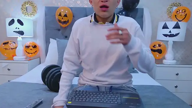 ZoeKrug online show from 10/16/25, 11:55