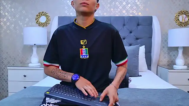 ZoeKrug online show from 10/28/25, 11:47