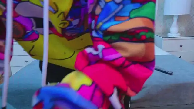 ZoeKrug online show from 11/04/25, 12:26