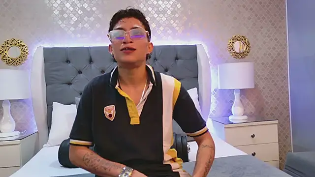 ZoeKrug online show from 12/16/25, 12:21