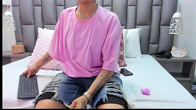 ZoeKrug online show from 03/10/26, 12:21