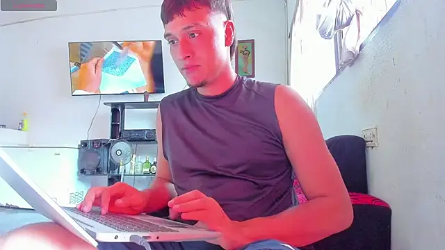 Snapshot of hot_boy_04 chatting on 07/19/26, 03:38 hot boy 04 online show from 07/19/26, 03:38