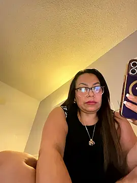 Snapshot of SamyHot2025 chatting on 01/14/26, 01:22 SamyHot2025 online show from 01/14/26, 01:22