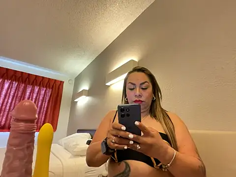 Snapshot of SamyHot2025 chatting on 03/13/26, 08:15 SamyHot2025 online show from 03/13/26, 08:15