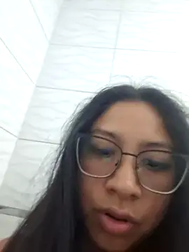 Snapshot of honeysweet111 chatting on 01/12/26, 08:36 honeysweet111 online show from 01/12/26, 08:36