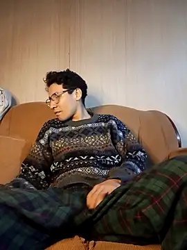 LecheDeSoya666 online show from 10/28/25, 04:05