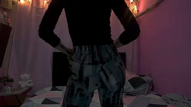 Snapshot of lolateton chatting on 02/17/26, 02:19 lolateton online show from 02/17/26, 02:19