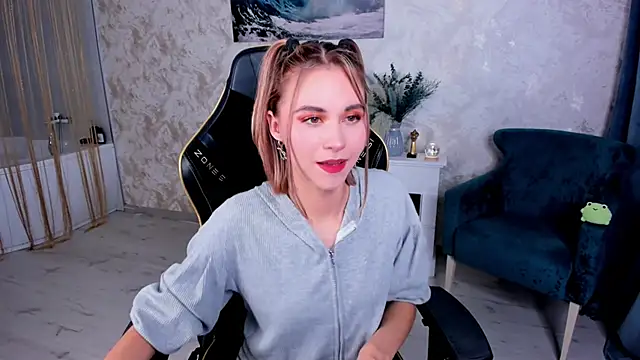 EllaCurtis online show from 05/03/26, 06:03