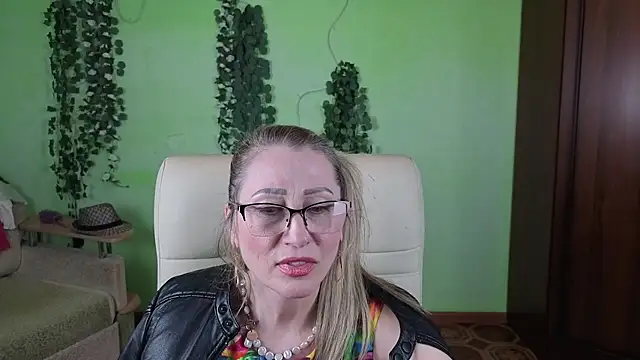 Snapshot of Habibi_Honeyy chatting on 04/14/26, 11:05 Habibi Honeyy online show from 04/14/26, 11:05