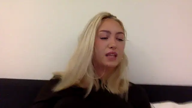 Snapshot of Kitty_Swetty chatting on 09/21/25, 08:43 Kitty Swetty online show from 09/21/25, 08:43