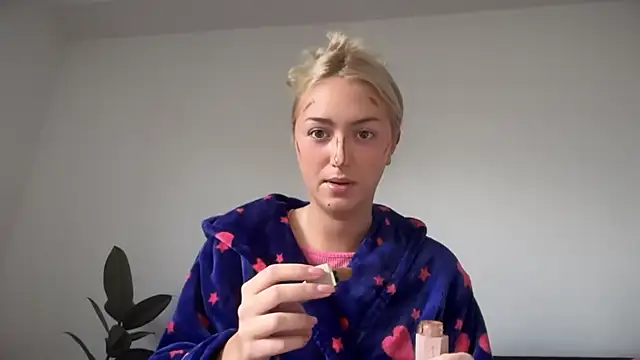 Snapshot of Kitty_Swetty chatting on 10/07/25, 08:55 Kitty Swetty online show from 10/07/25, 08:55