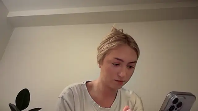 Kitty Swetty online show from 12/17/25, 11:55