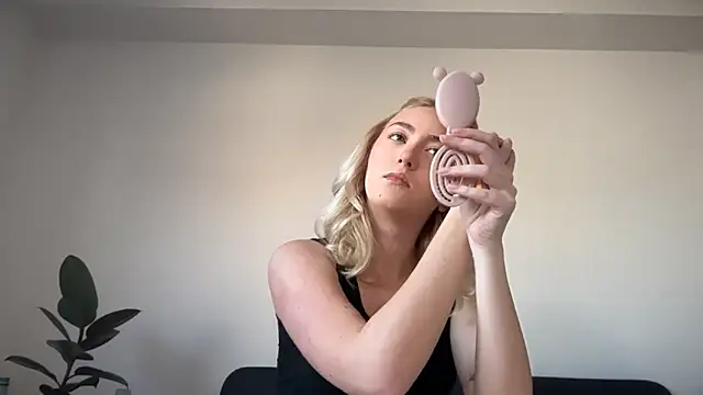 Kitty Swetty online show from 03/06/26, 02:02