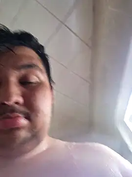 Snapshot of Batcum129 chatting on 10/16/25, 10:44 Batcum129 online show from 10/16/25, 10:44