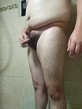 Snapshot of Batcum129 chatting on 10/31/25, 02:01 Batcum129 online show from 10/31/25, 02:01