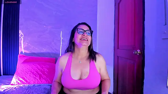 Snapshot of Agatha_Pleasure chatting on 04/04/26, 12:02 Agatha Pleasure online show from 04/04/26, 12:02