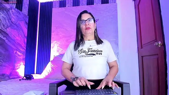 Snapshot of Agatha_Pleasure chatting on 04/18/26, 11:58 Agatha Pleasure online show from 04/18/26, 11:58