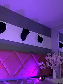 Bella Williiams online show from 12/15/25, 12:20