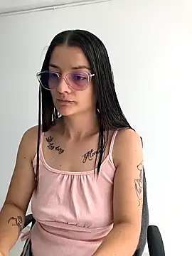 Snapshot of Coralinne__ chatting on 04/02/26, 03:31 Coralinne online show from 04/02/26, 03:31