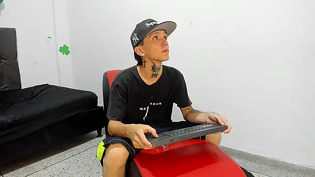 StraightBoy Nick online show from 04/28/26, 10:15