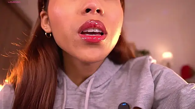 violeth     online show from 12/19/25, 01:18