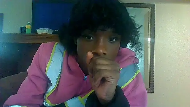 Snapshot of OUCH_CHARR_LEE chatting on 06/03/26, 12:41 OUCH CHARR LEE online show from 06/03/26, 12:41