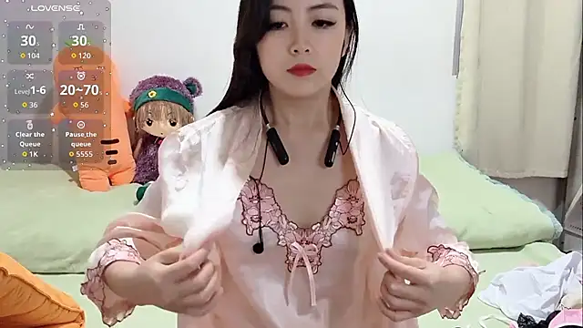 Snapshot of Yingbao-Baby chatting on 11/20/25, 06:46 Yingbao-Baby online show from 11/20/25, 06:46