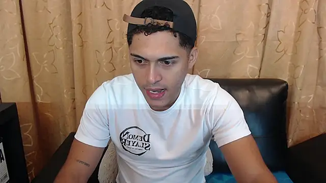 Snapshot of Derek_Storm_ chatting on 04/06/26, 10:49 Derek Storm online show from 04/06/26, 10:49