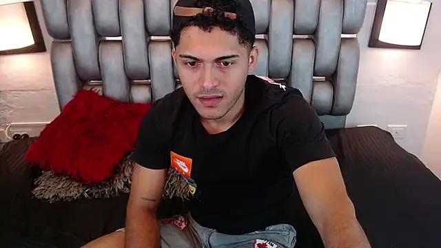 Snapshot of Derek_Storm_ chatting on 04/08/26, 11:32 Derek Storm online show from 04/08/26, 11:32