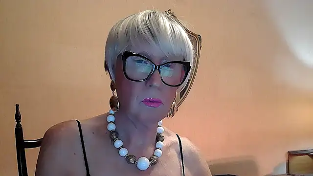 Snapshot of ROBY_SWEETHOT chatting on 10/04/25, 09:57 ROBY SWEETHOT online show from 10/04/25, 09:57