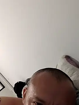 Snapshot of ScuffingBungalow chatting on 09/25/25, 04:05 ScuffingBungalow online show from 09/25/25, 04:05