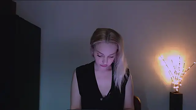 Snapshot of Lia_noo_regrets chatting on 02/26/26, 05:12 Lia noo regrets online show from 02/26/26, 05:12