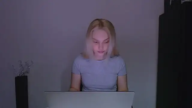 Snapshot of Lia_noo_regrets chatting on 04/03/26, 07:12 Lia noo regrets online show from 04/03/26, 07:12