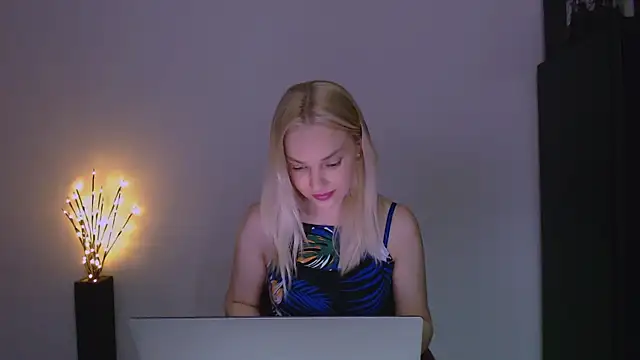 Snapshot of Lia_noo_regrets chatting on 04/05/26, 06:05 Lia noo regrets online show from 04/05/26, 06:05