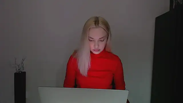 Snapshot of Lia_noo_regrets chatting on 04/16/26, 05:14 Lia noo regrets online show from 04/16/26, 05:14