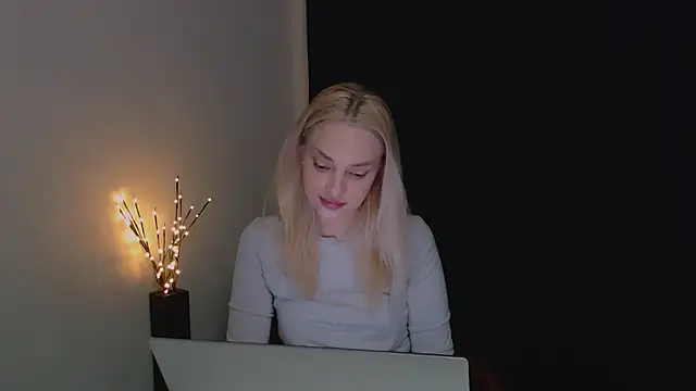 Snapshot of Lia_noo_regrets chatting on 04/20/26, 05:37 Lia noo regrets online show from 04/20/26, 05:37