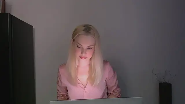 Snapshot of Lia_noo_regrets chatting on 05/01/26, 04:44 Lia noo regrets online show from 05/01/26, 04:44