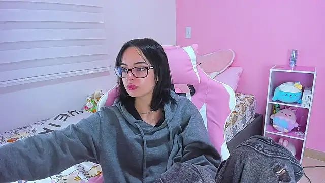 alexaa fox online show from 11/12/25, 05:41