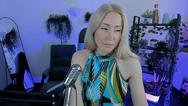 Snapshot of AstraMonroe chatting on 06/19/26, 10:19 AstraMonroe online show from 06/19/26, 10:19