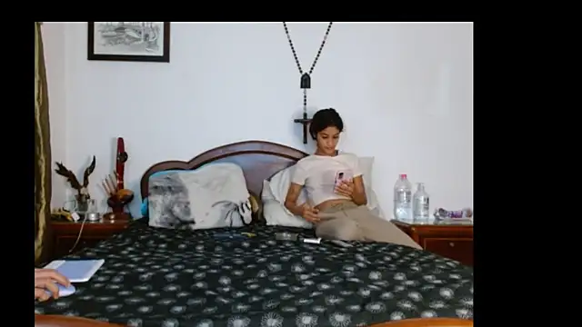 Snapshot of yenami chatting on 10/23/25, 06:23 yenami online show from 10/23/25, 06:23