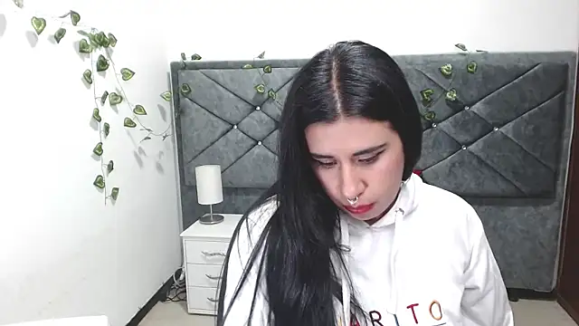 Julieta curvy69 online show from 01/05/26, 05:27