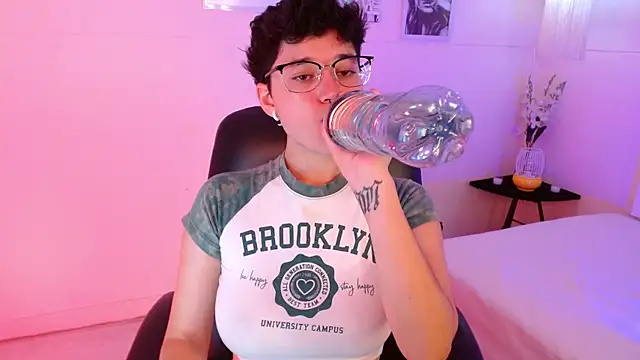 Snapshot of jeroharper chatting on 10/23/25, 03:11 jeroharper online show from 10/23/25, 03:11