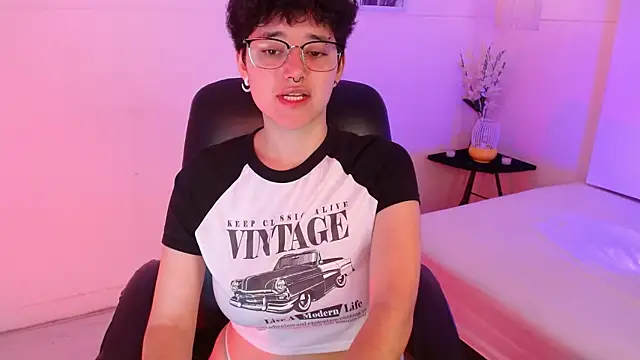 Snapshot of jeroharper chatting on 11/12/25, 02:39 jeroharper online show from 11/12/25, 02:39