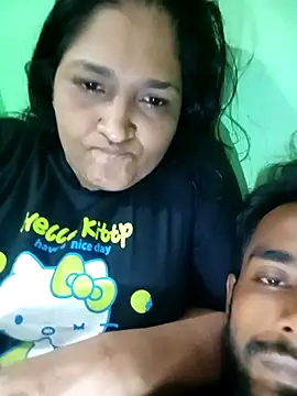 Snapshot of Hotty-couple063 chatting on 09/25/25, 05:49 Hotty-couple063 online show from 09/25/25, 05:49