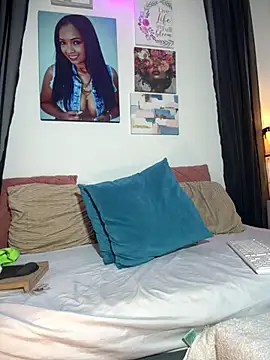 Snapshot of skarlleth_11 chatting on 10/24/25, 01:35 skarlleth 11 online show from 10/24/25, 01:35