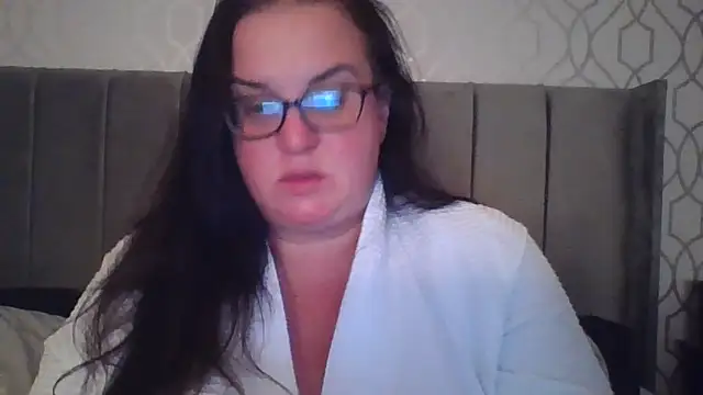 Snapshot of Curvy_OliviaXX chatting on 09/15/25, 06:30 Curvy OliviaXX online show from 09/15/25, 06:30