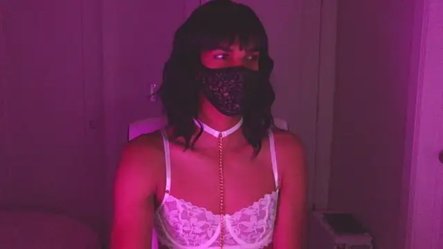 Snapshot of zoe_good_girl chatting on 11/18/25, 01:44 zoe good girl online show from 11/18/25, 01:44