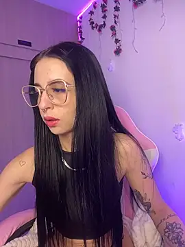 Lia  1 online show from 11/28/25, 12:46